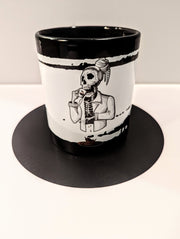 Taza brillante con calavera de Manny